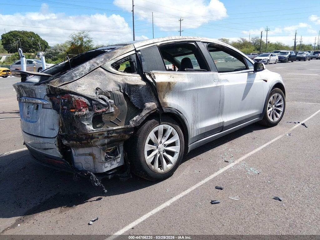 5YJXCAE21JF103792 2018 TESLA MODEL X photo no. 4