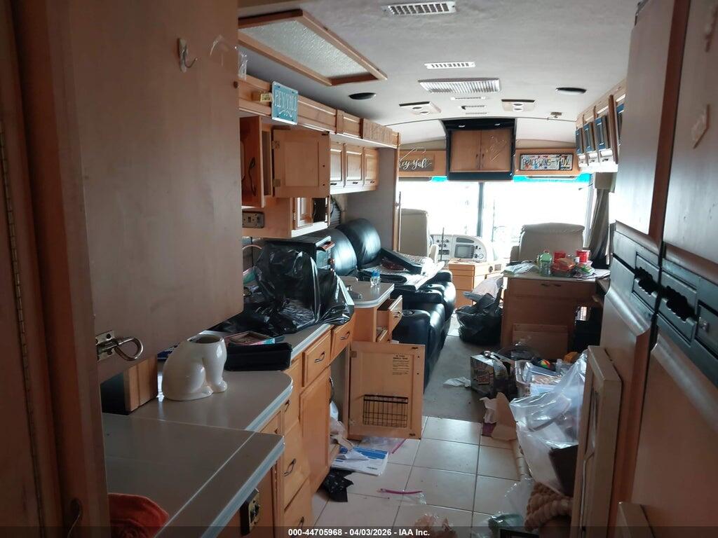 4VZBN22901C037940 2001 SPARTAN MOTORS MOTORHOME photo no. 5