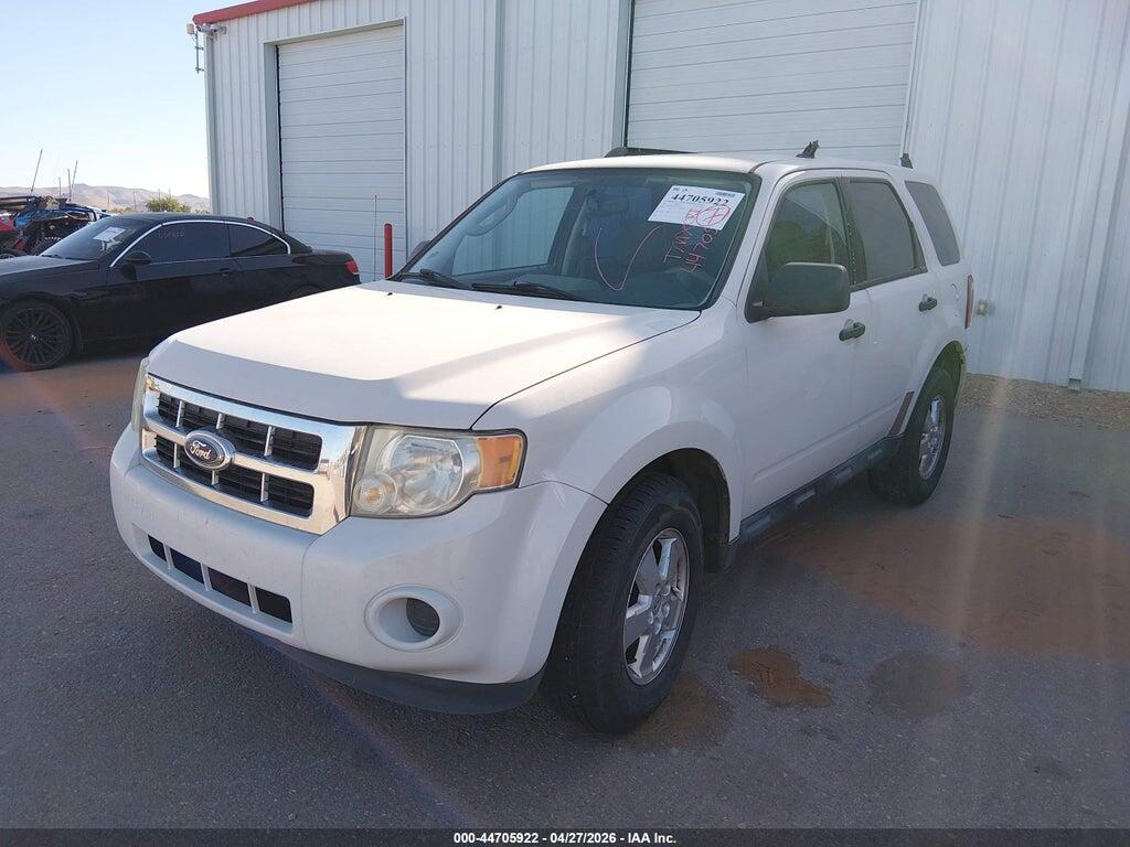 1FMCU0C72BKB10173 2011 FORD ESCAPE photo no. 2