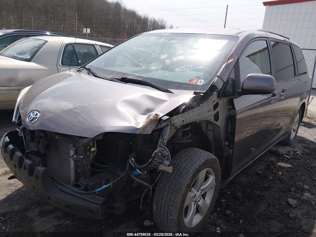 5TDKK3DC7BS012896 2011 TOYOTA SIENNA photo no. 2