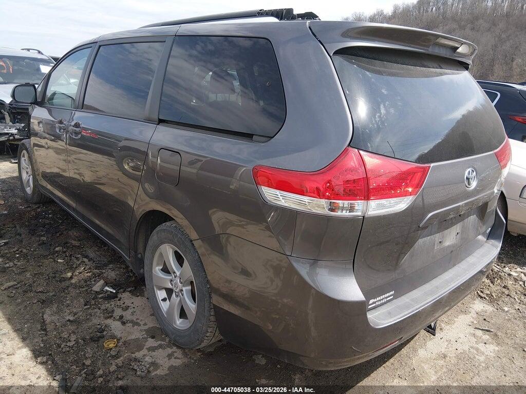 5TDKK3DC7BS012896 2011 TOYOTA SIENNA photo no. 3