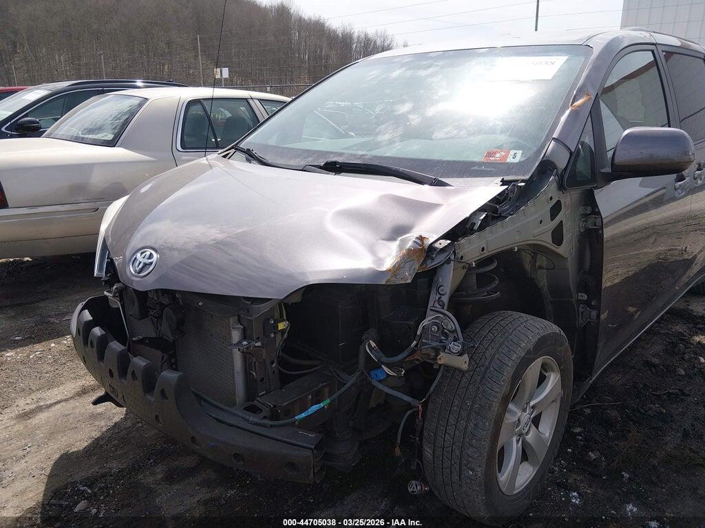 5TDKK3DC7BS012896 2011 TOYOTA SIENNA photo no. 6