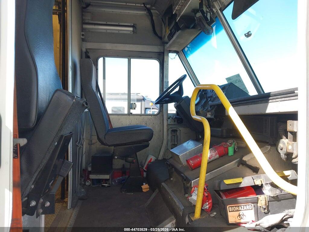 4UZAC3DV9DCFF6891 2013 FREIGHTLINER CHASSIS photo no. 7