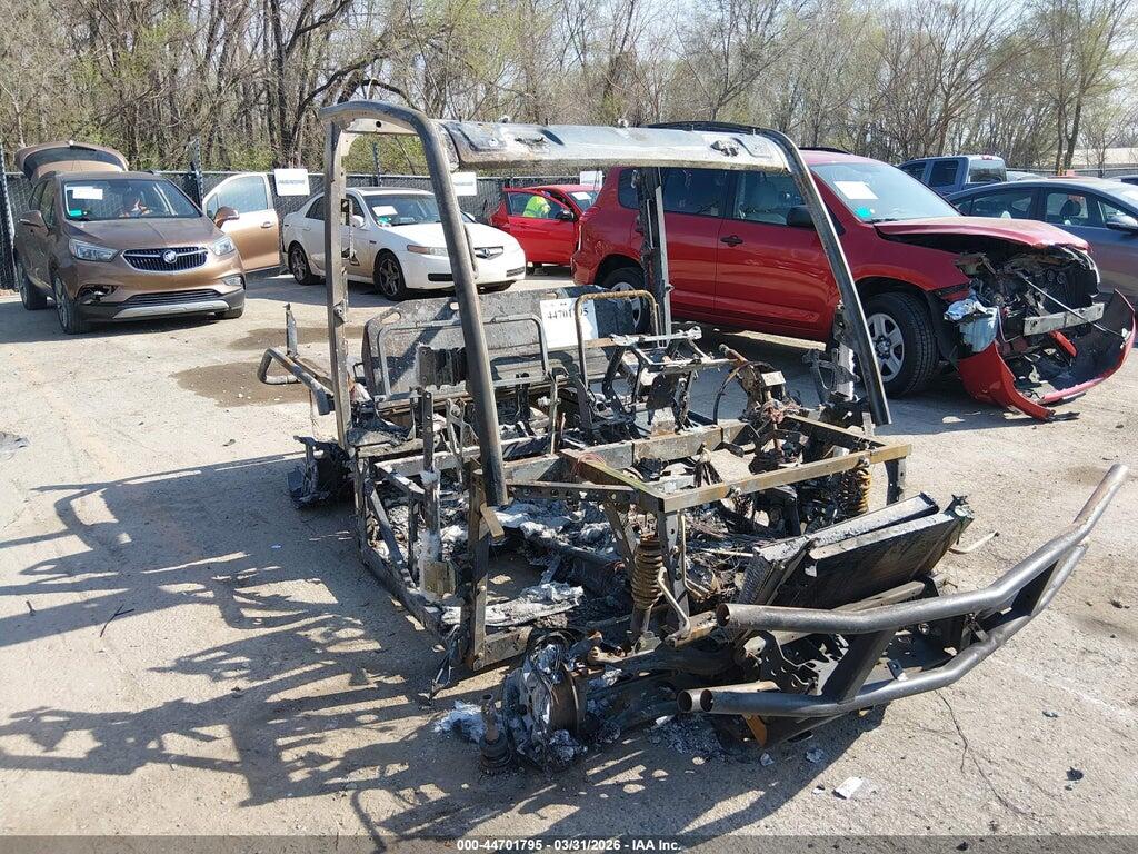 1M0835RALNM050053 2022 JOHN DEAR GATOR XUV 835R photo no. 1