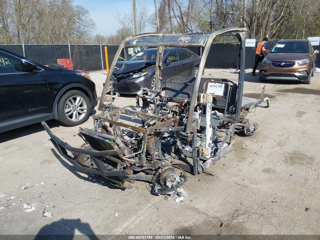 1M0835RALNM050053 2022 JOHN DEAR GATOR XUV 835R photo no. 2
