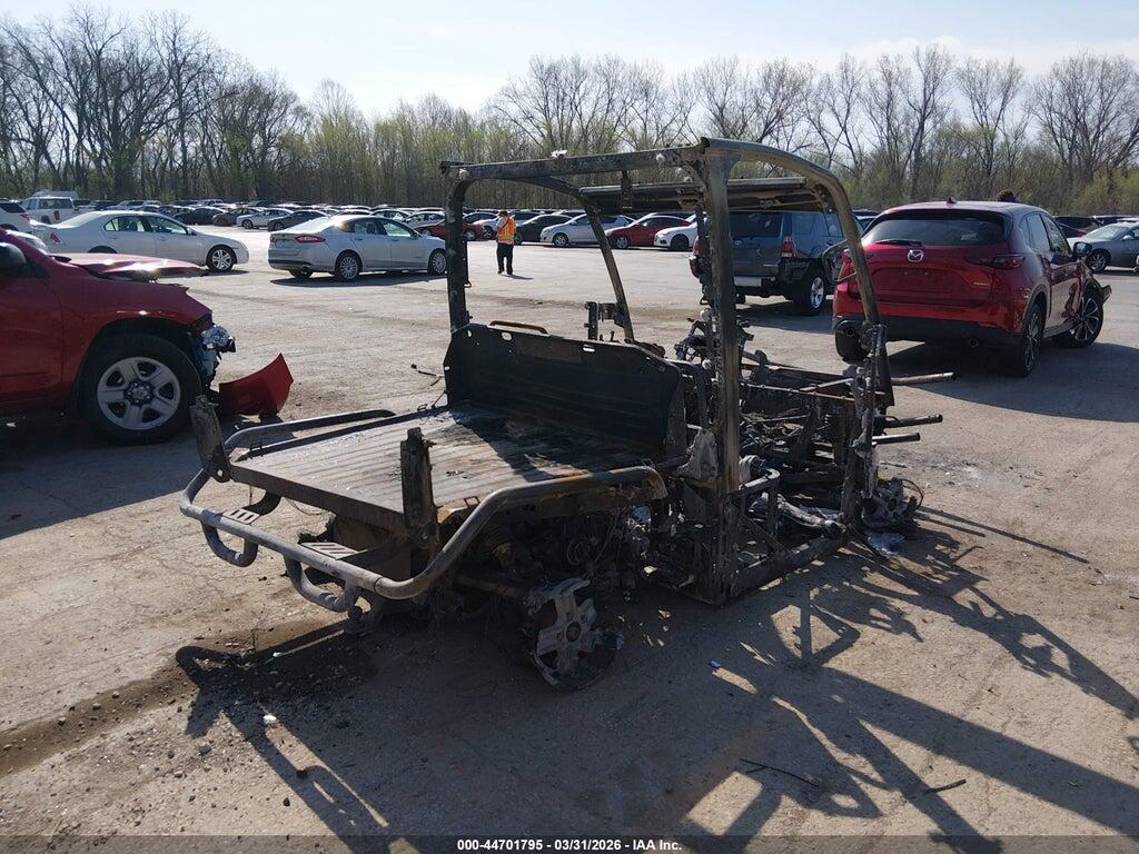 1M0835RALNM050053 2022 JOHN DEAR GATOR XUV 835R photo no. 4