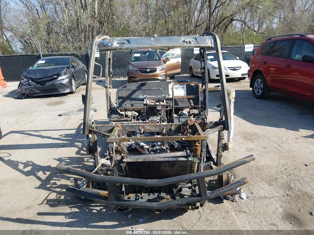 1M0835RALNM050053 2022 JOHN DEAR GATOR XUV 835R photo no. 5