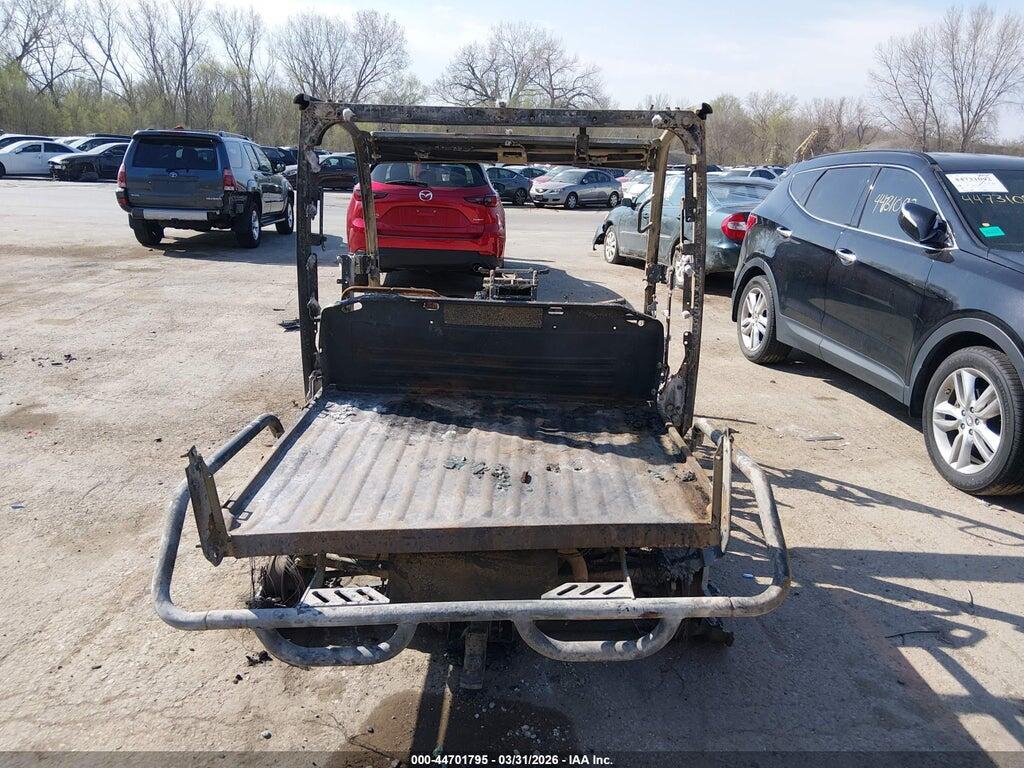 1M0835RALNM050053 2022 JOHN DEAR GATOR XUV 835R photo no. 6