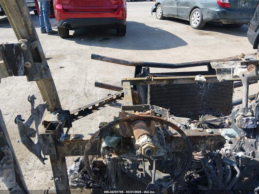 1M0835RALNM050053 2022 JOHN DEAR GATOR XUV 835R photo no. 7