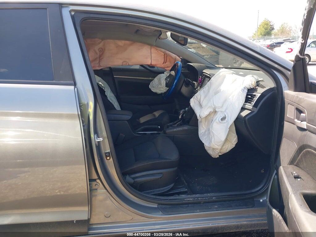 KMHD84LF4HU245482 2017 HYUNDAI ELANTRA photo no. 5