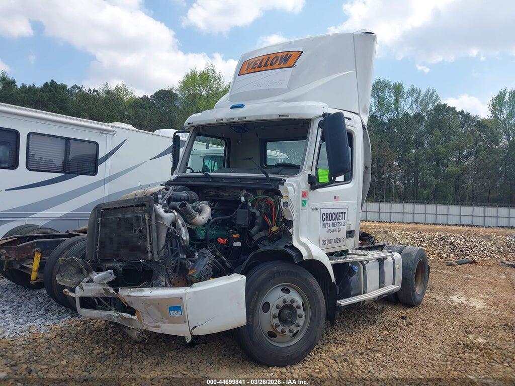 4V4W19EG9KN907518 2019 VOLVO VNR photo no. 2
