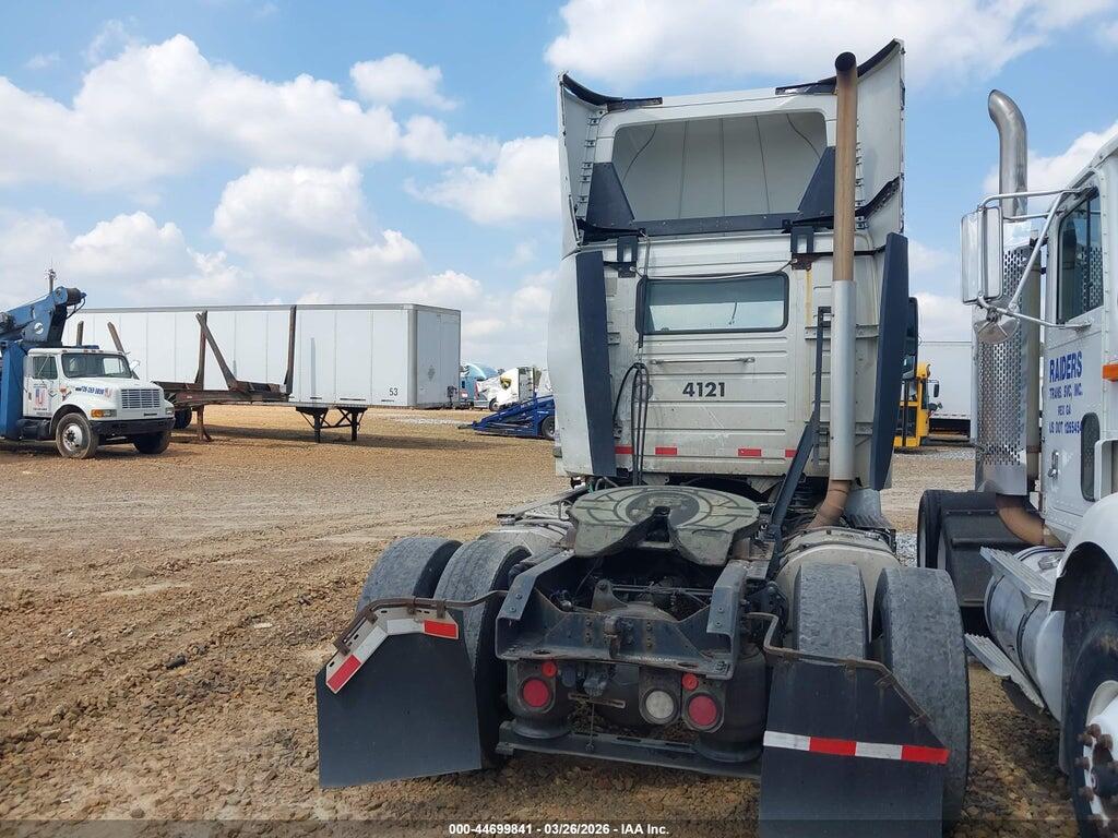 4V4W19EG9KN907518 2019 VOLVO VNR photo no. 4
