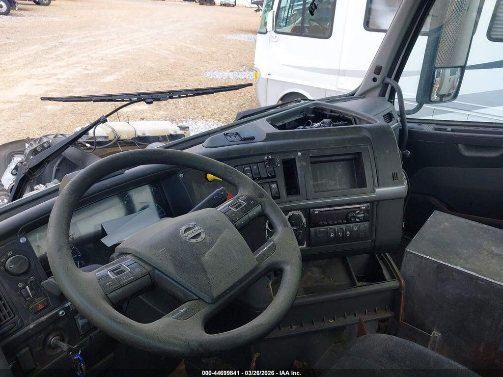 4V4W19EG9KN907518 2019 VOLVO VNR photo no. 6