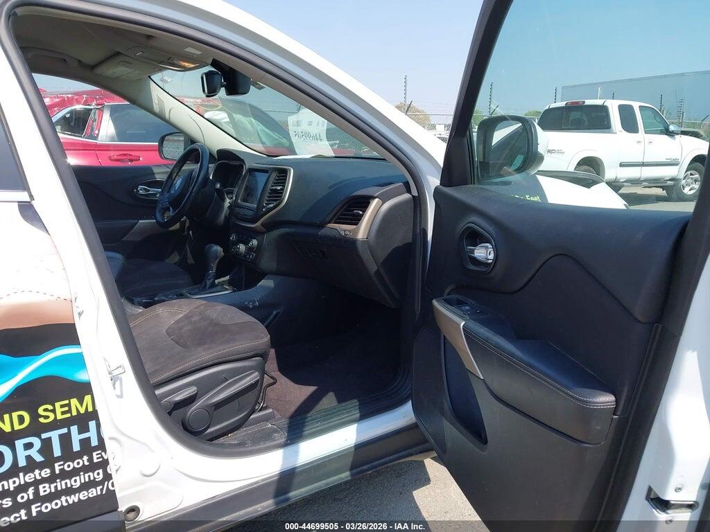 1C4PJLCB1HD213604 2017 JEEP CHEROKEE photo no. 5