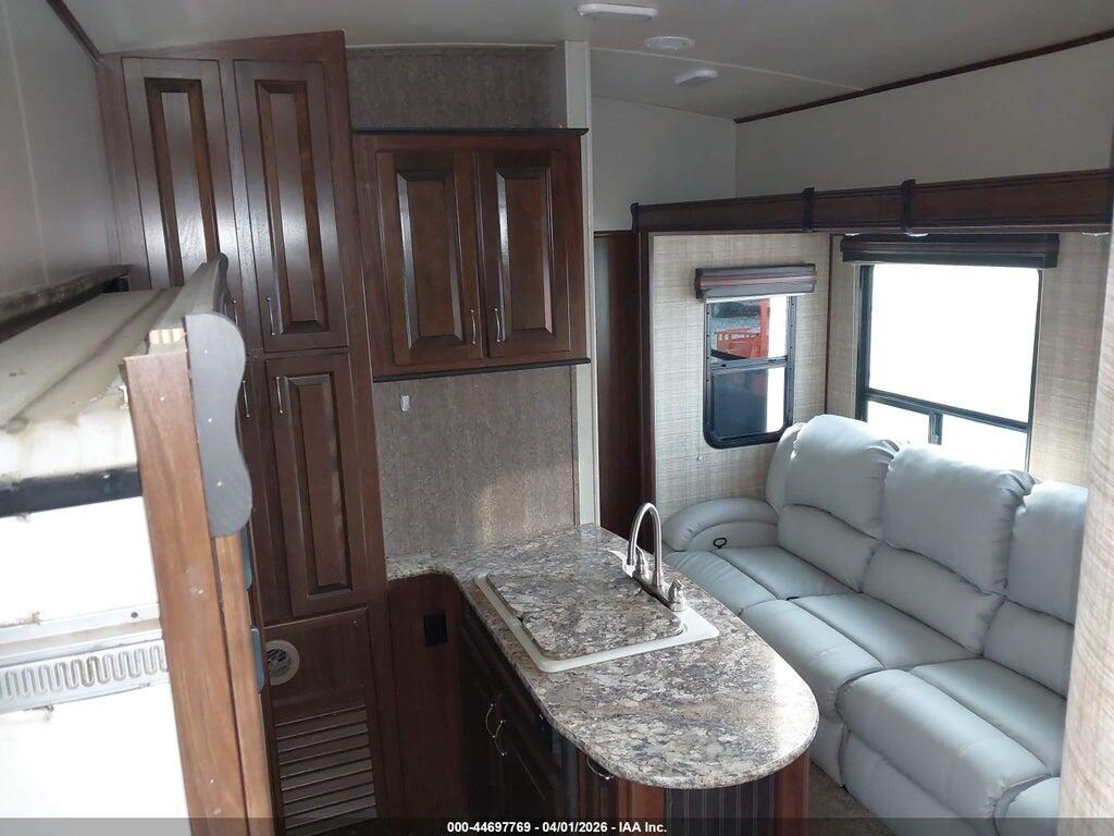 5SFCB3726HE324663 2017 HEARTLAND RVS TORQUE EXTREME LIGHT photo no. 8