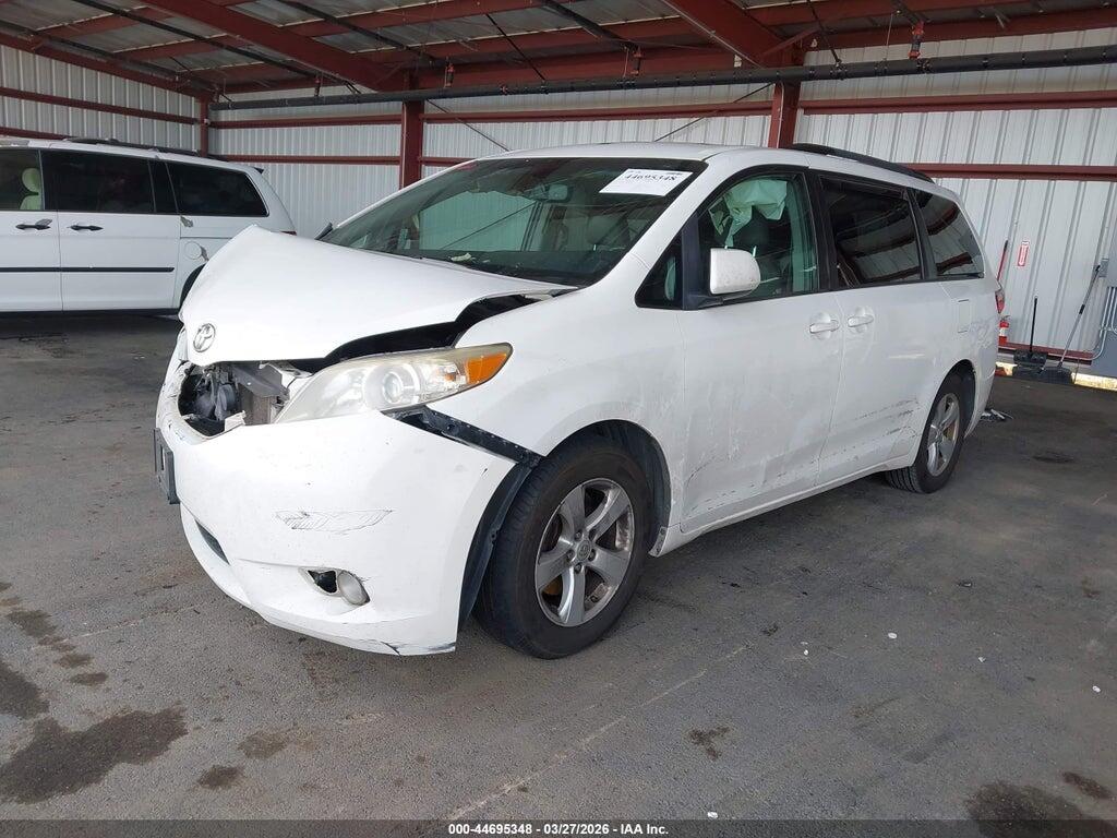 5TDKK3DC2FS667568 2015 TOYOTA SIENNA photo no. 2