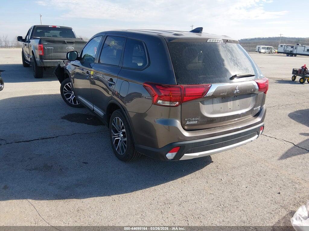JA4AD3A30JZ061200 2018 MITSUBISHI OUTLANDER photo no. 3