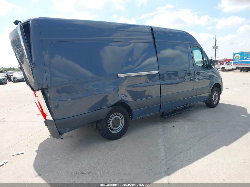 WD4PF1CD6KP113050 2019 MERCEDES-BENZ SPRINTER 2500 photo no. 4