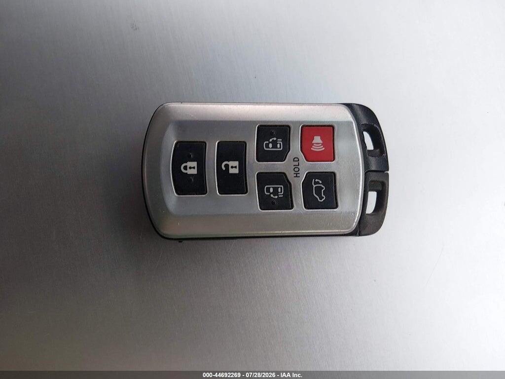 5TDYK3DC3BS097830 2011 TOYOTA SIENNA photo no. 11