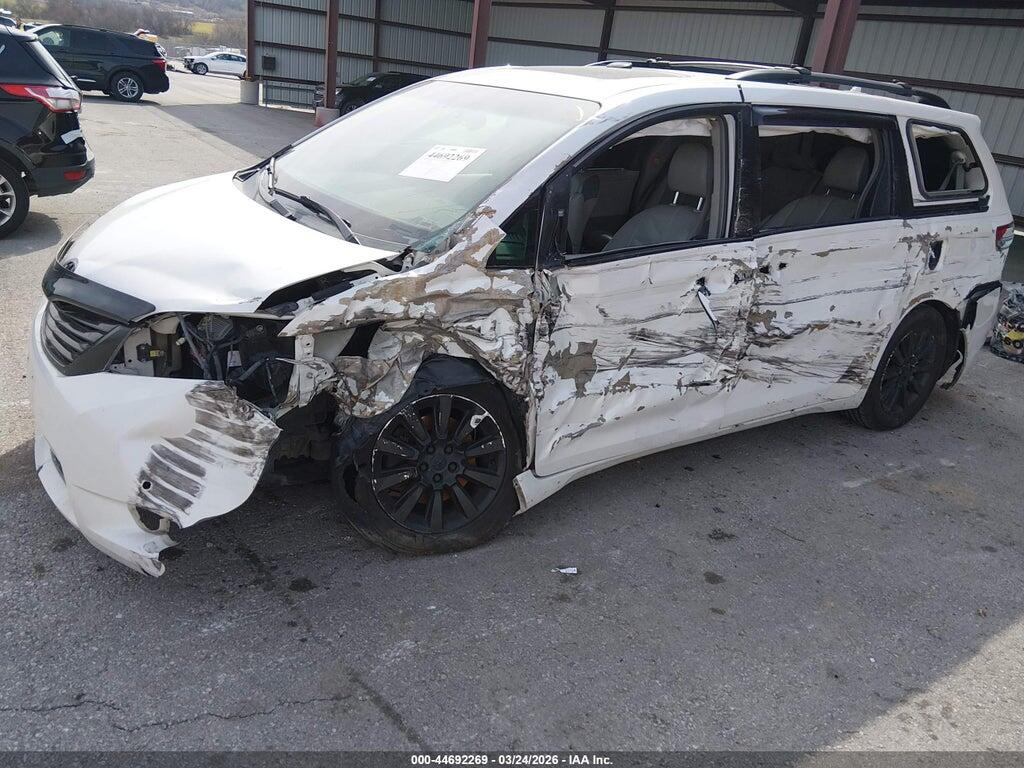 5TDYK3DC3BS097830 2011 TOYOTA SIENNA photo no. 2