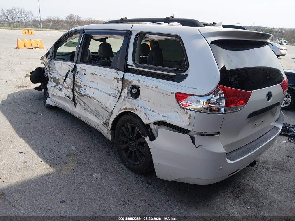 5TDYK3DC3BS097830 2011 TOYOTA SIENNA photo no. 3