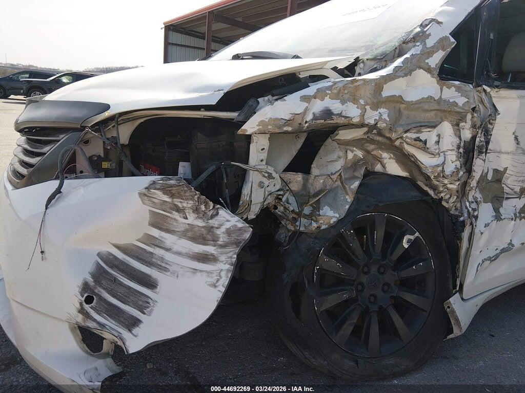 5TDYK3DC3BS097830 2011 TOYOTA SIENNA photo no. 6