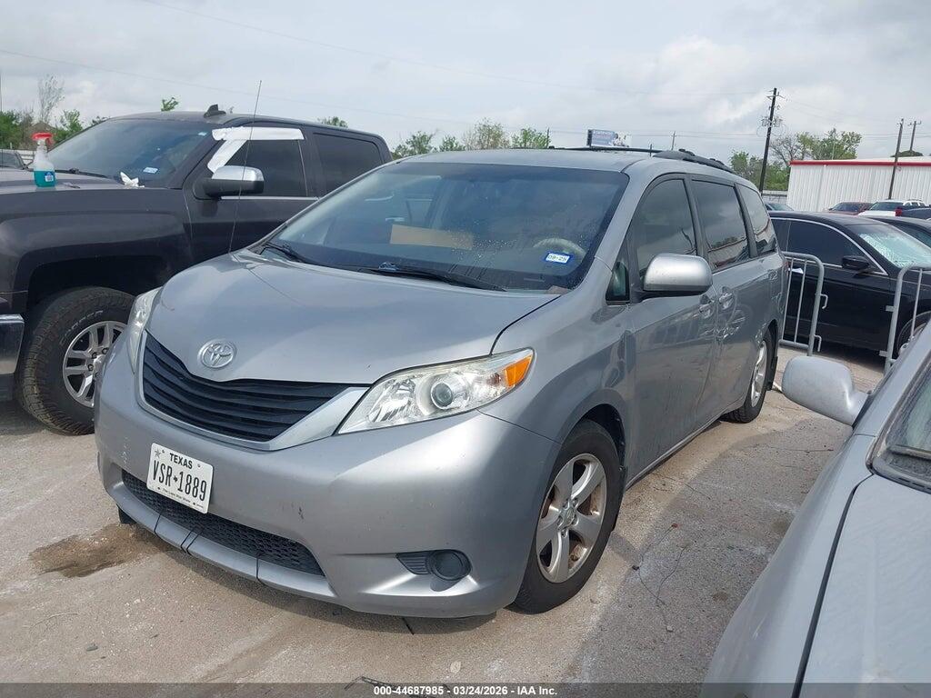5TDKK3DC8ES482584 2014 TOYOTA SIENNA photo no. 2
