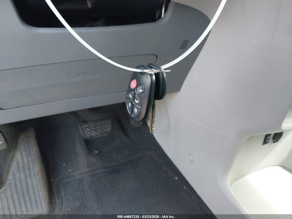 5TDXK3DC6ES419246 2014 TOYOTA SIENNA photo no. 11