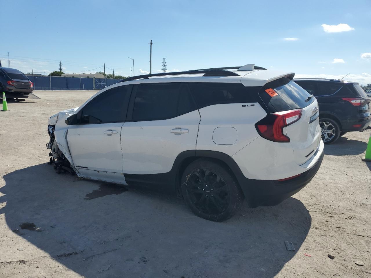 2022 GMC TERRAIN SLE — Фото 2 из 13
