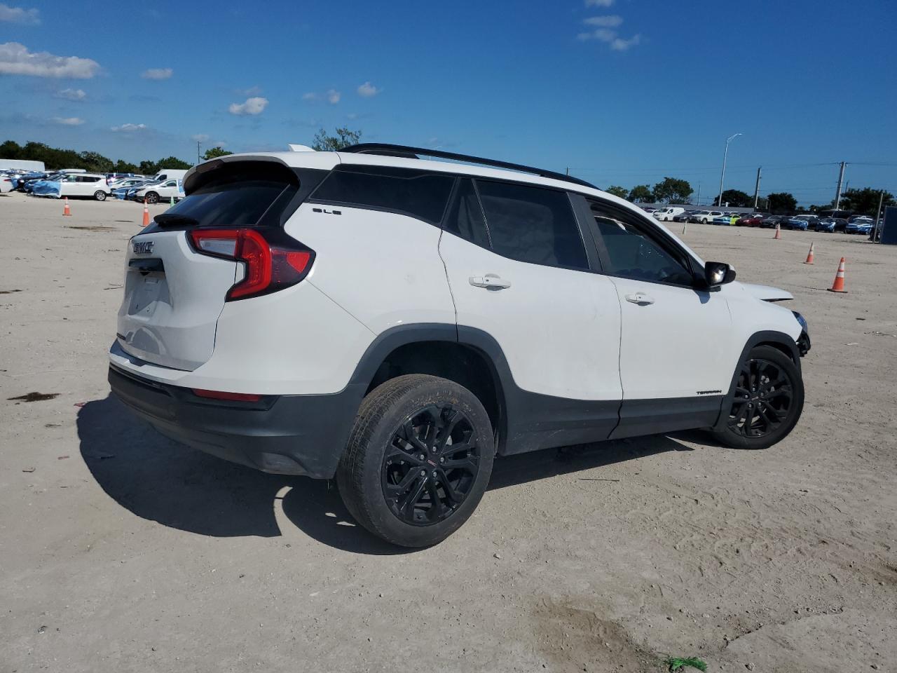 2022 GMC TERRAIN SLE — Фото 3 из 13