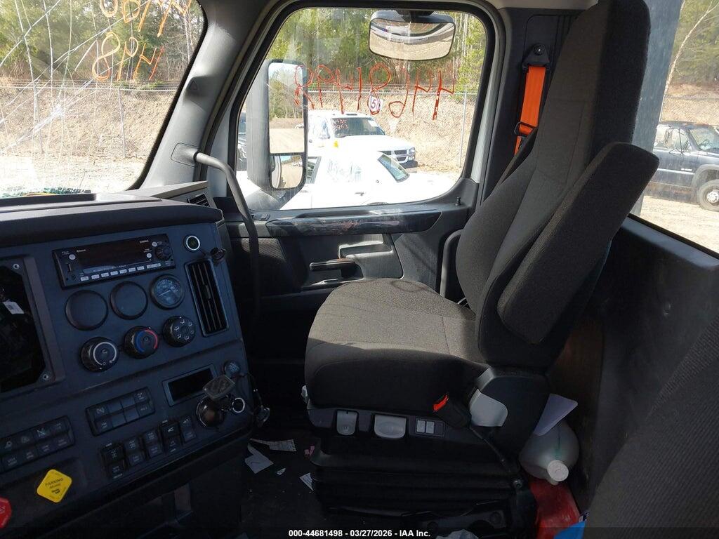 3AKJHLDV9PDUF9859 2023 FREIGHTLINER NEW CASCADIA 126 photo no. 7