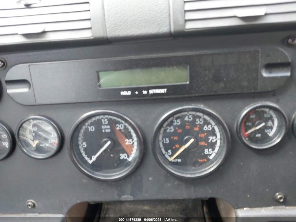 1FUJGLDR0BLBB1263 2011 FREIGHTLINER CASCADIA 125 photo no. 5
