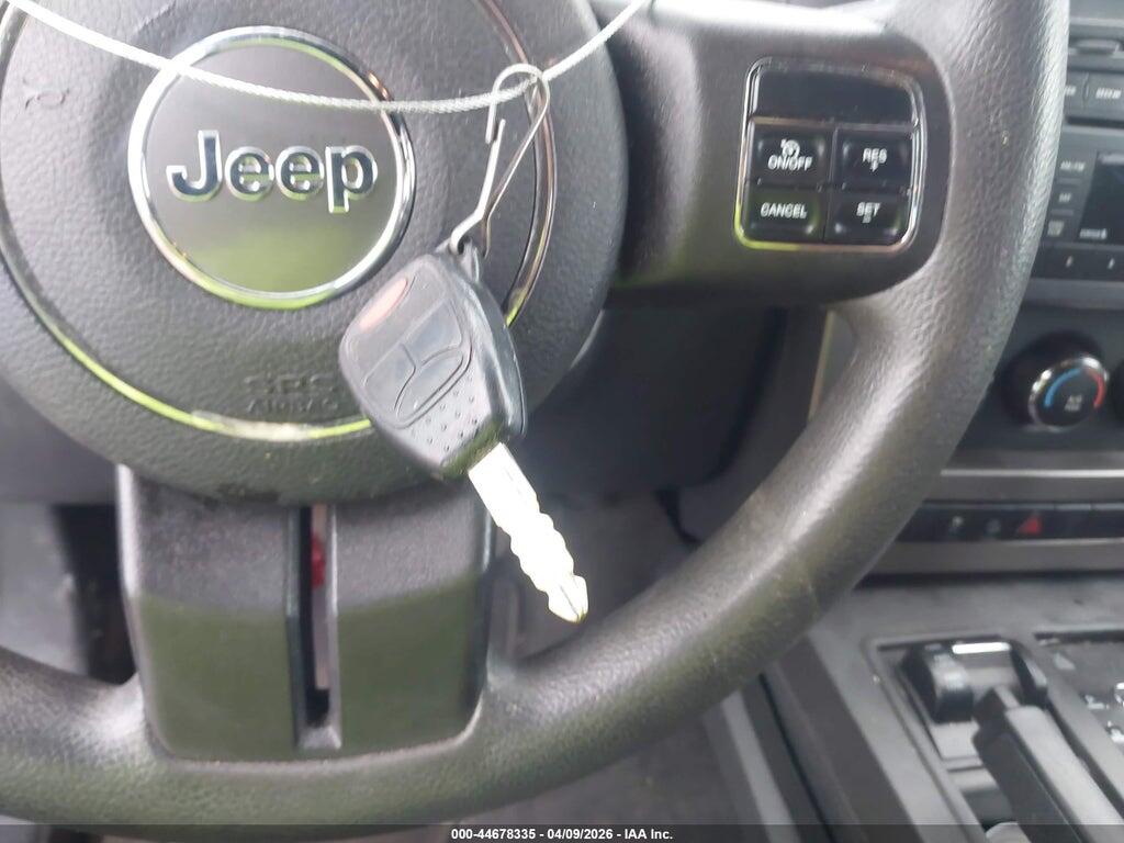 1C4PJMAK7CW105865 2012 JEEP LIBERTY photo no. 11