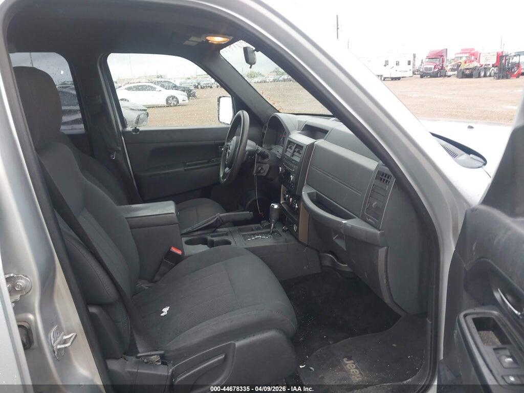 1C4PJMAK7CW105865 2012 JEEP LIBERTY photo no. 5