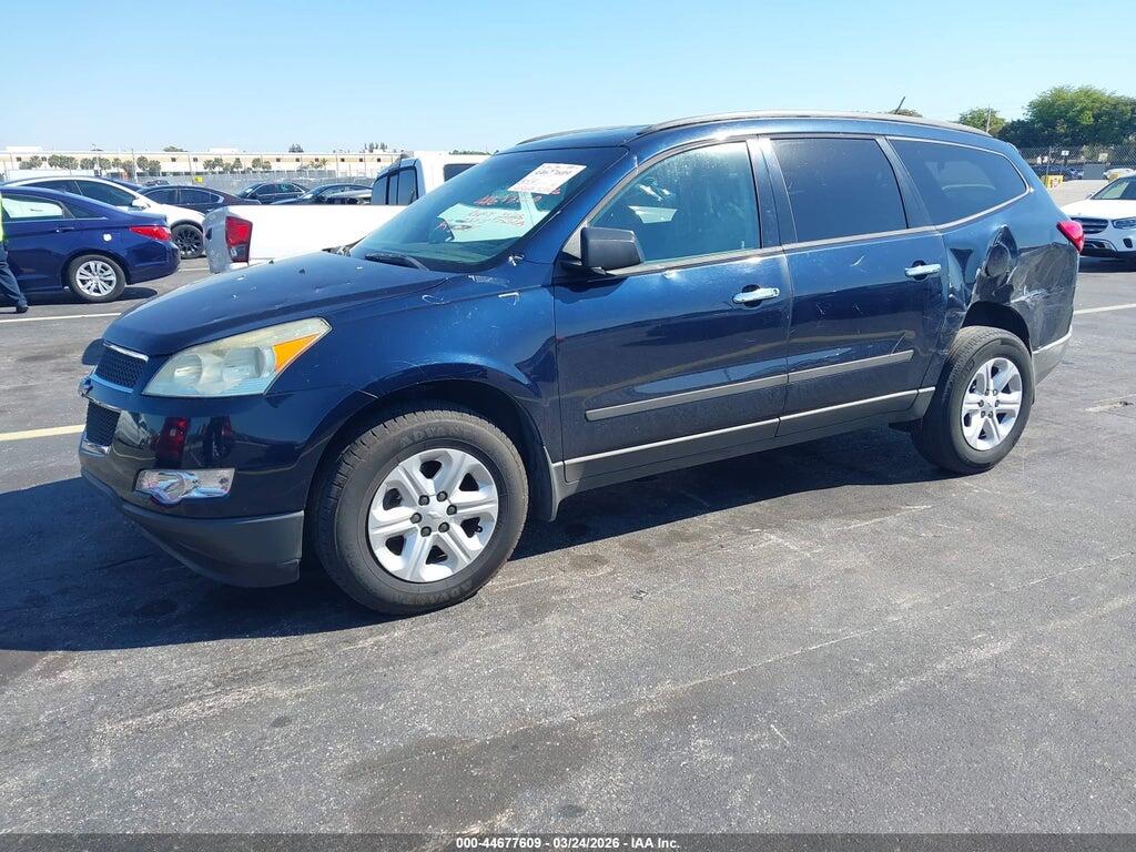 1GNKREED2BJ203810 2011 CHEVROLET TRAVERSE photo no. 2