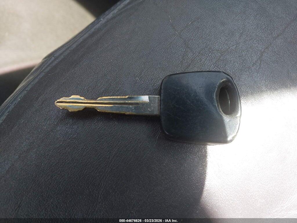 1FMCU03191KF36078 2001 FORD ESCAPE photo no. 11