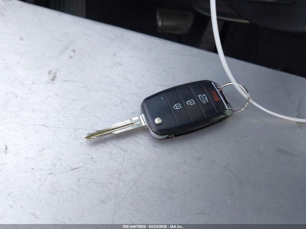 3KPFL4A79JE219567 2018 KIA FORTE photo no. 11