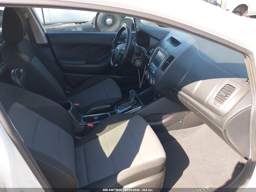 3KPFL4A79JE219567 2018 KIA FORTE photo no. 5