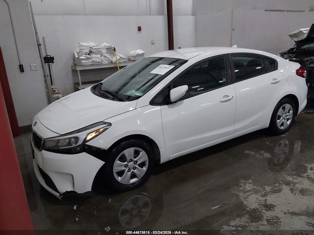 3KPFK4A70HE042310 2017 KIA FORTE photo no. 2