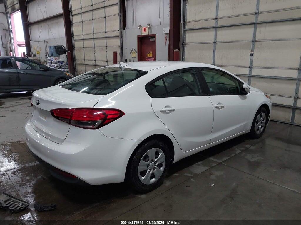 3KPFK4A70HE042310 2017 KIA FORTE photo no. 4