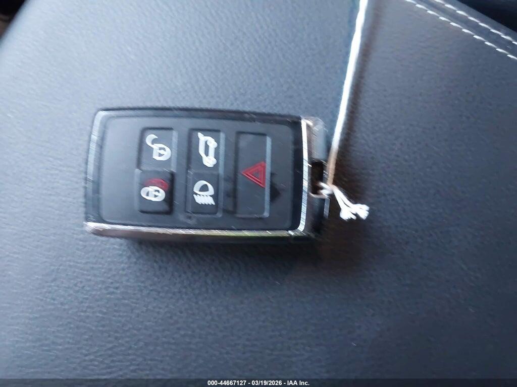 SADCT2FU0SA745018 2025 JAGUAR F-PACE photo no. 11