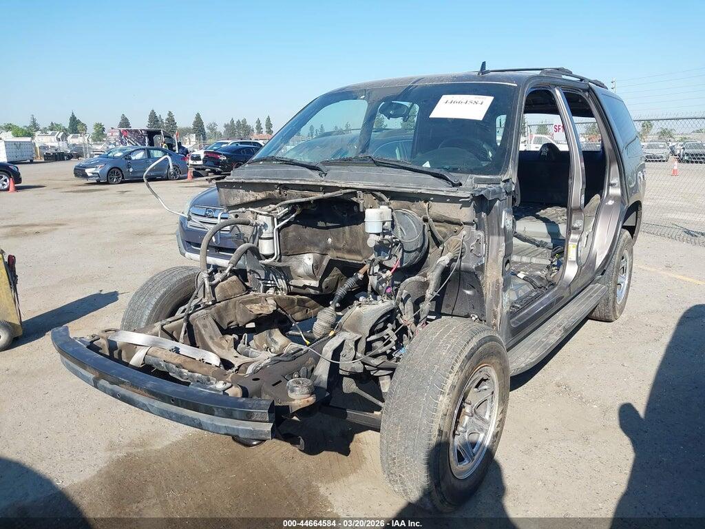 1GNSCAE08CR288369 2012 CHEVROLET TAHOE photo no. 2