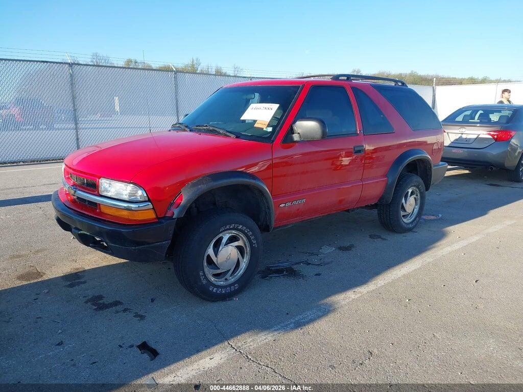 1GNCT18W31K251059 2001 CHEVROLET BLAZER photo no. 2