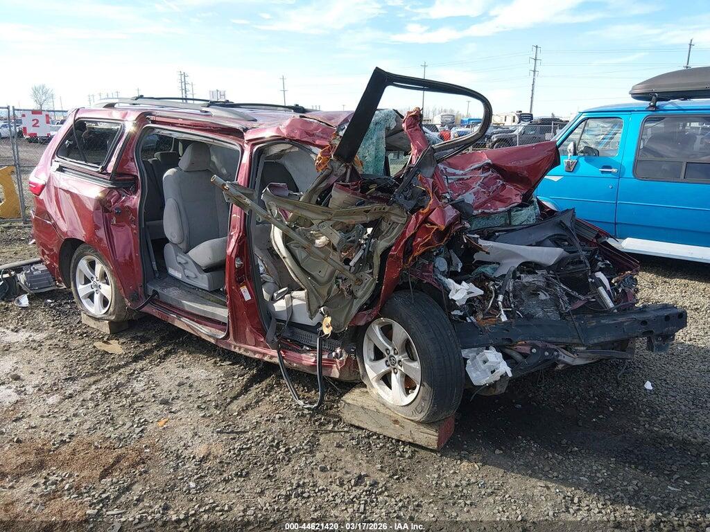 5TDKZ3DC5JS939597 2018 TOYOTA SIENNA photo no. 1