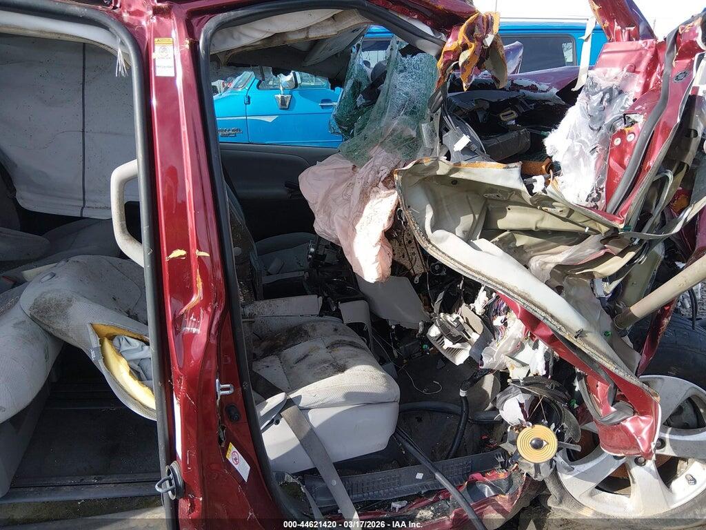 5TDKZ3DC5JS939597 2018 TOYOTA SIENNA photo no. 5
