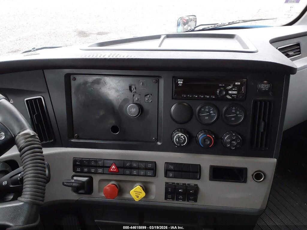 3AKJHHDR2JSJV0323 2018 FREIGHTLINER NEW CASCADIA 126 photo no. 12