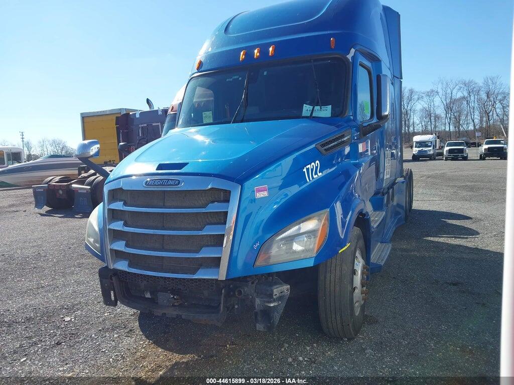 3AKJHHDR2JSJV0323 2018 FREIGHTLINER NEW CASCADIA 126 photo no. 2