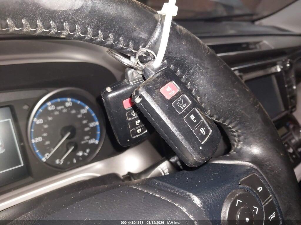 JTMRFREV2HD217973 2017 TOYOTA RAV4 photo no. 11
