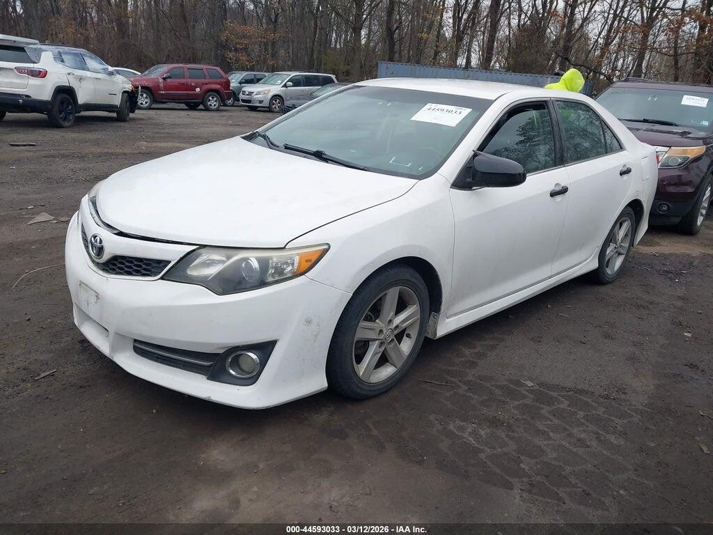 4T1BF1FK8EU445684 2014 TOYOTA CAMRY photo no. 2