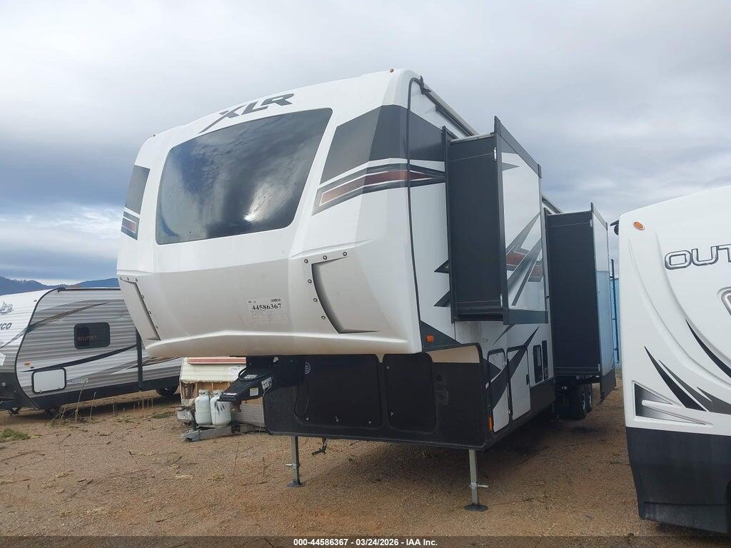 4X4FXLL35NF170267 2022 FOREST RIVER XLF35DK5 photo no. 2